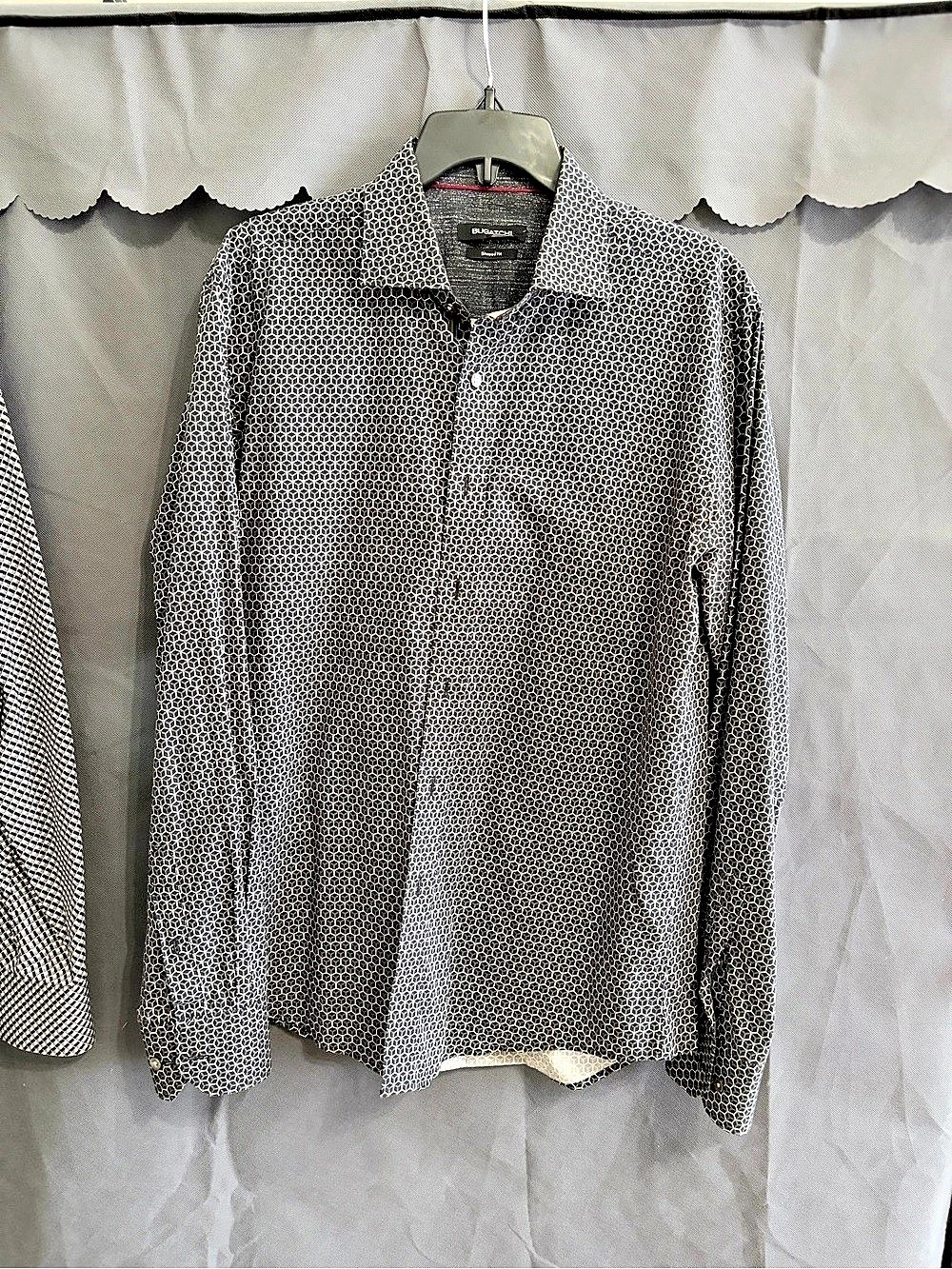 Bugatchi Shaped Fit Geometric Cotton Button Down in Black & White